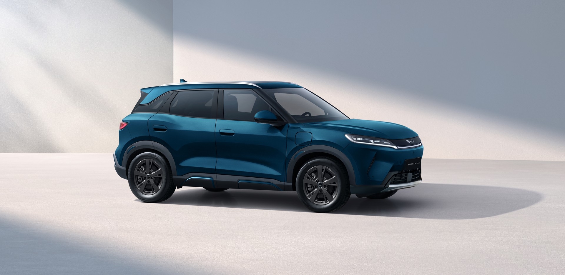 BYD YUAN UP DM-i Динамикалық дизайнмен үйлескен мәнерлі иілімдер